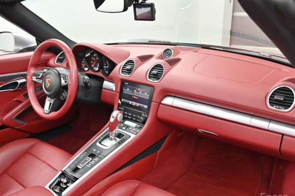 2023 Porsche Boxster с пробегом 34 584 км