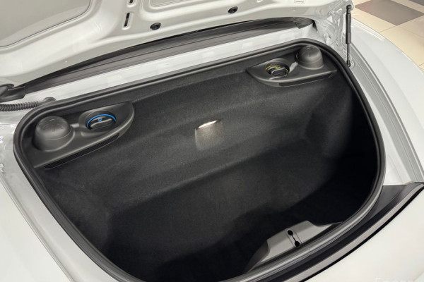 2022 Porsche Boxster с пробегом 2 100 км