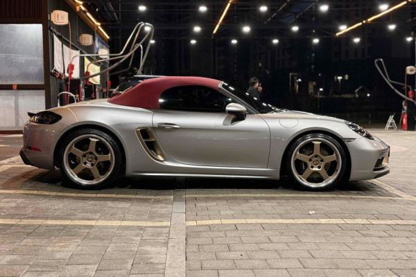 2022 Porsche Boxster с пробегом 9 700 км