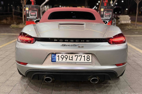 2022 Porsche Boxster с пробегом 9 700 км