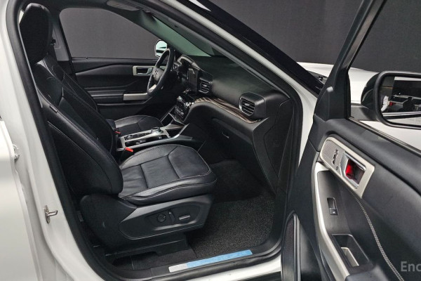 2023 Ford Explorer с пробегом 18 880 км