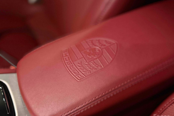 2022 Porsche Boxster с пробегом 9 700 км