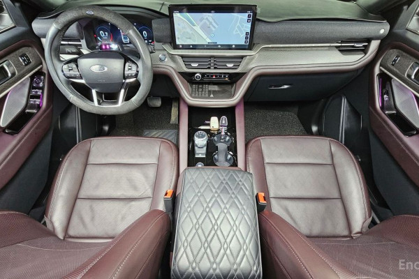 2025 Ford Explorer с пробегом 17 952 км