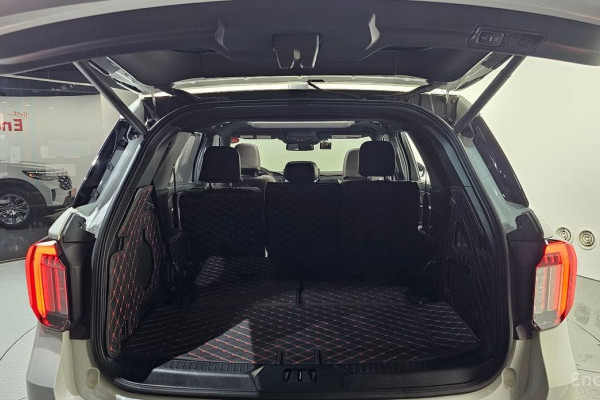 2025 Ford Explorer с пробегом 17 952 км