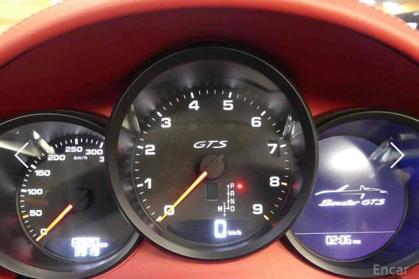 2023 Porsche Boxster с пробегом 13 900 км