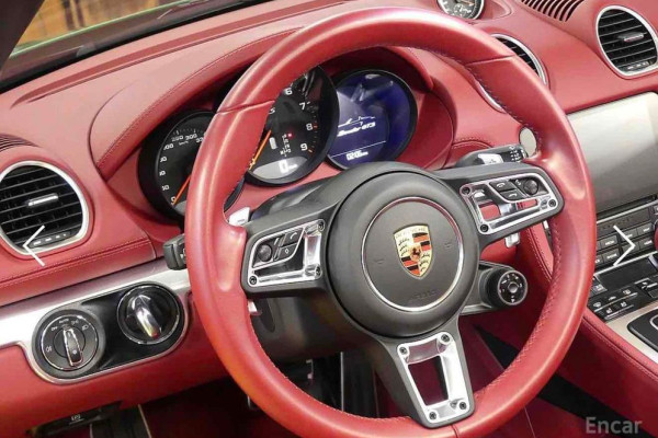 2023 Porsche Boxster с пробегом 13 900 км