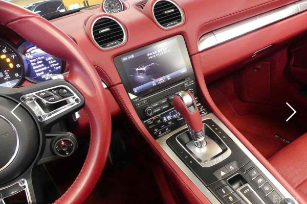 2023 Porsche Boxster с пробегом 13 900 км