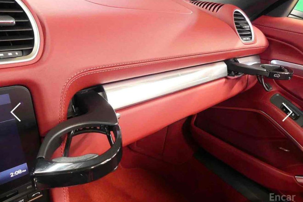 2023 Porsche Boxster с пробегом 13 900 км