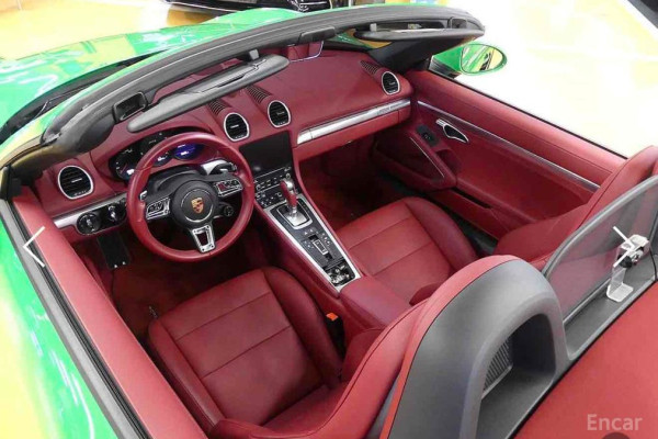 2023 Porsche Boxster с пробегом 13 900 км
