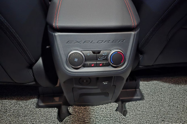 2025 Ford Explorer с пробегом 1 327 км