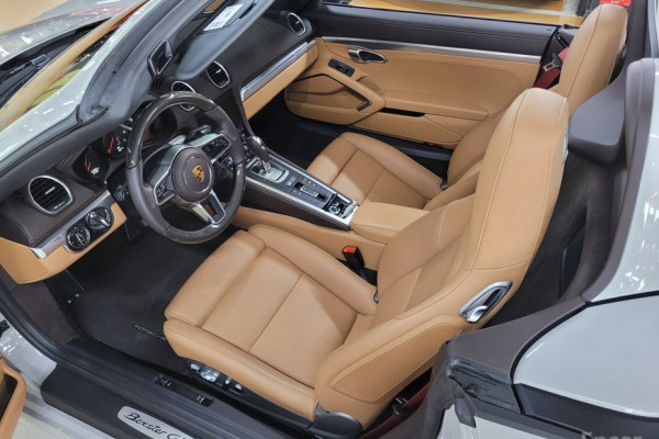 2022 Porsche Boxster с пробегом 10 400 км