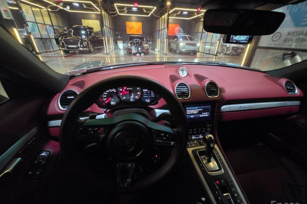 2022 Porsche Boxster с пробегом 19 691 км