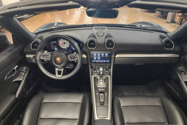 2017 Porsche Boxster с пробегом 16 600 км