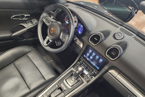 2017 Porsche Boxster с пробегом 16 600 км