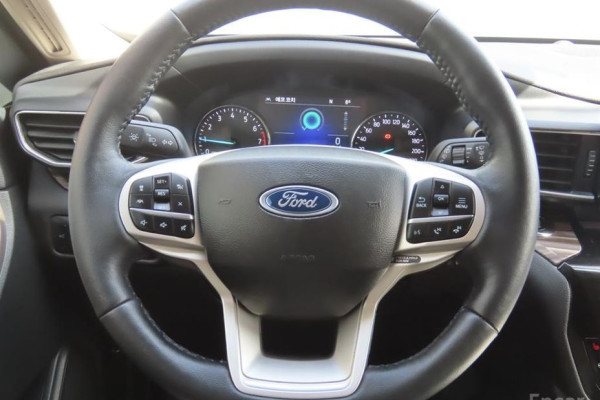 2023 Ford Explorer с пробегом 13 915 км