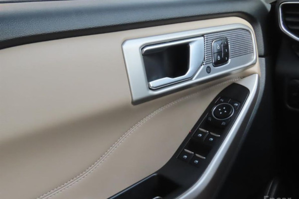 2023 Ford Explorer с пробегом 13 915 км