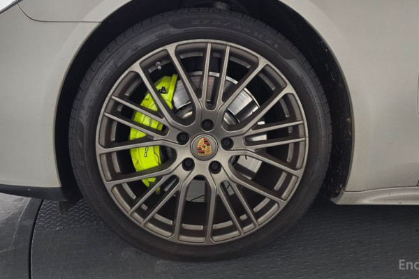 2023 Porsche Panamera с пробегом 34 302 км