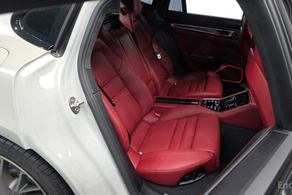 2023 Porsche Panamera с пробегом 34 302 км