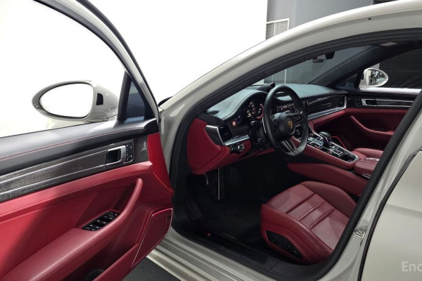 2023 Porsche Panamera с пробегом 34 302 км