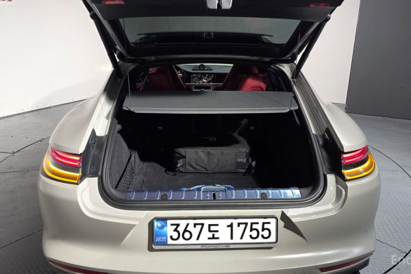 2023 Porsche Panamera с пробегом 34 302 км