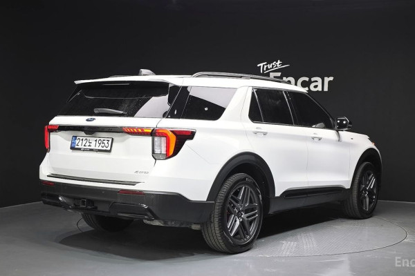 2024 Ford Explorer с пробегом 8 976 км