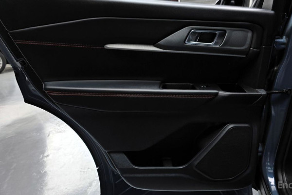 2025 Ford Explorer с пробегом 18 192 км