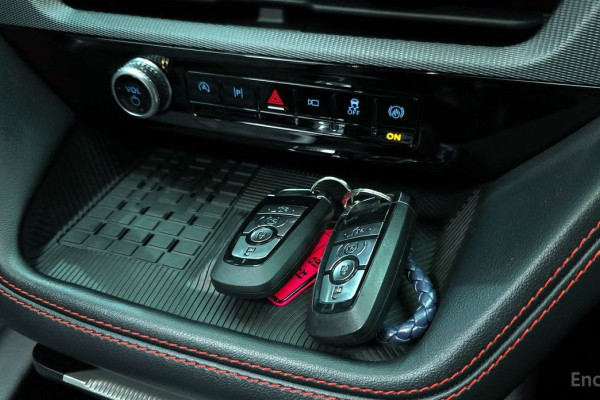 2025 Ford Explorer с пробегом 18 192 км