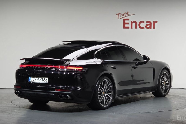 2023 Porsche Panamera с пробегом 21 304 км