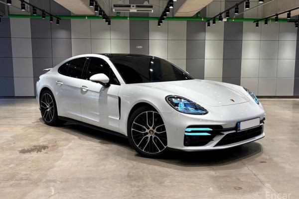 2022 Porsche Panamera с пробегом 17 500 км