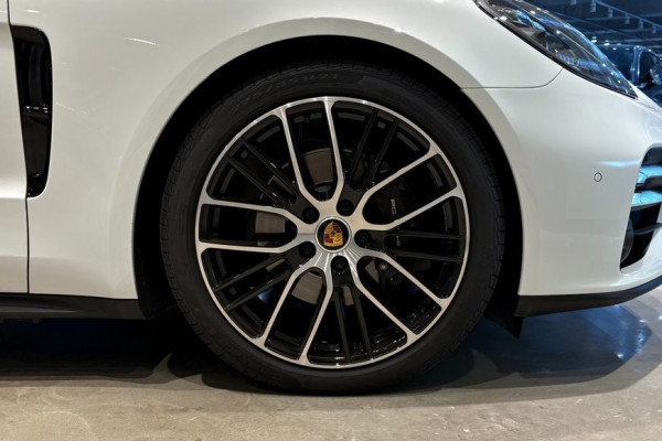 2022 Porsche Panamera с пробегом 17 500 км