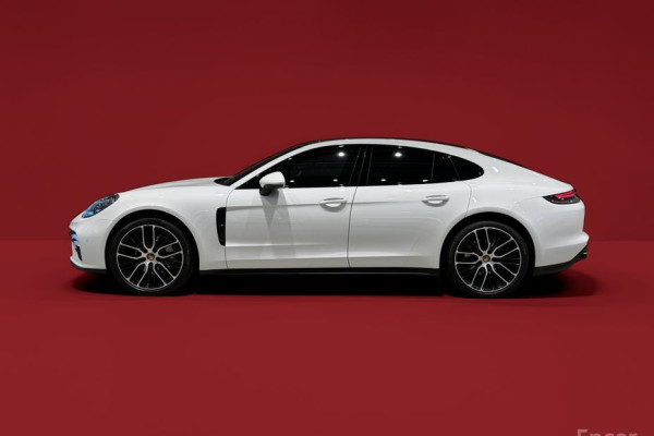 2022 Porsche Panamera с пробегом 17 500 км