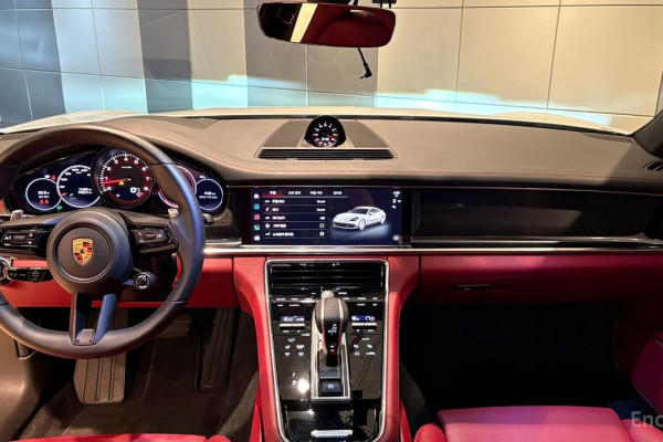 2022 Porsche Panamera с пробегом 17 500 км