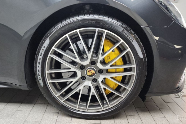 2023 Porsche Panamera с пробегом 24 104 км