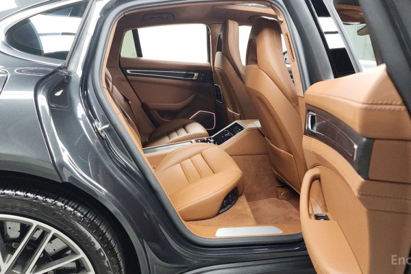 2023 Porsche Panamera с пробегом 24 104 км