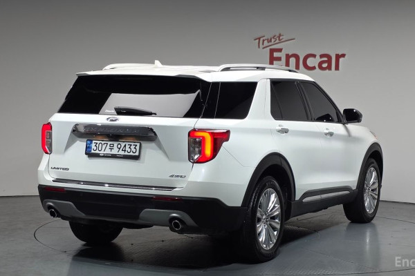 2022 Ford Explorer с пробегом 23 996 км