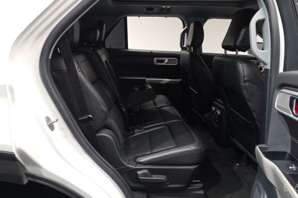 2022 Ford Explorer с пробегом 23 996 км