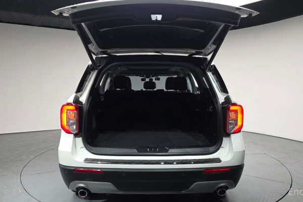 2022 Ford Explorer с пробегом 23 996 км