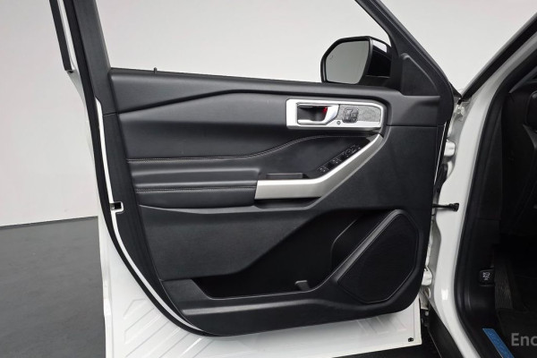 2022 Ford Explorer с пробегом 23 996 км