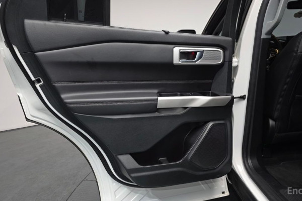 2022 Ford Explorer с пробегом 23 996 км