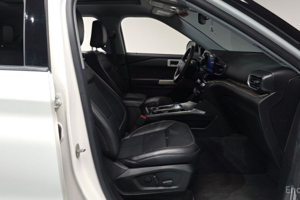 2022 Ford Explorer с пробегом 23 996 км