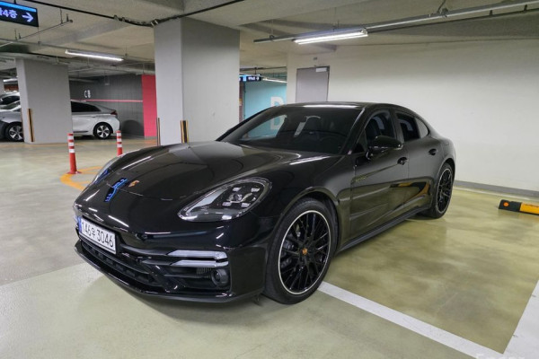 2023 Porsche Panamera с пробегом 23 470 км