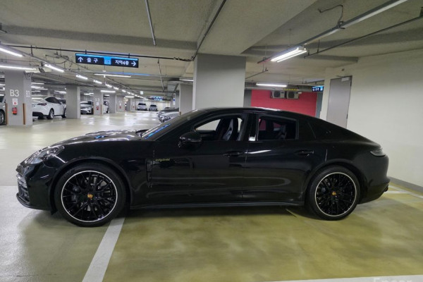 2023 Porsche Panamera с пробегом 23 470 км