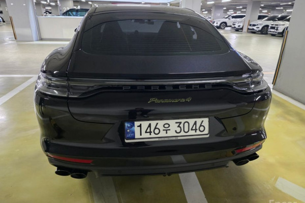 2023 Porsche Panamera с пробегом 23 470 км