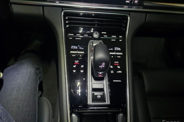 2023 Porsche Panamera с пробегом 23 470 км