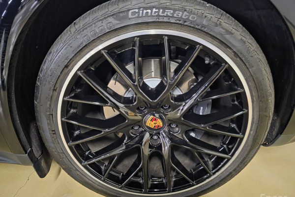 2023 Porsche Panamera с пробегом 23 470 км