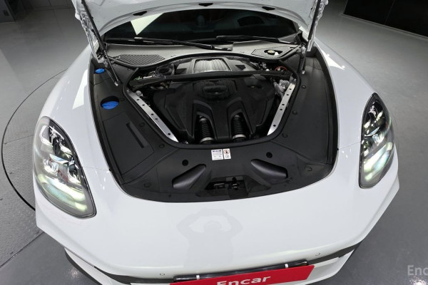 2023 Porsche Panamera с пробегом 37 285 км