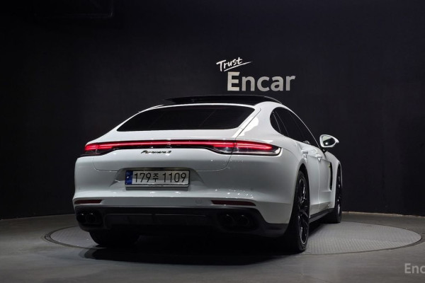 2022 Porsche Panamera с пробегом 49 818 км