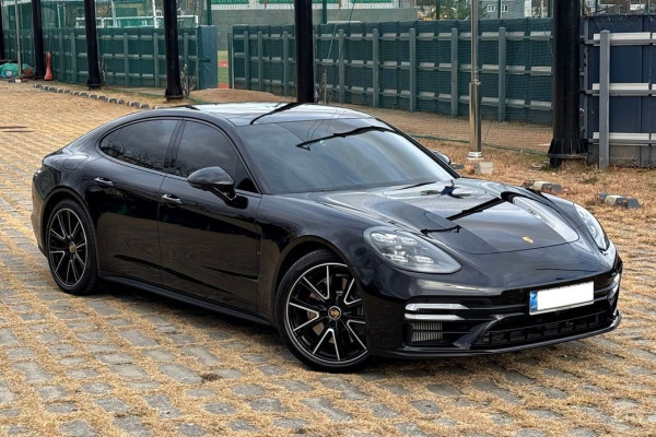 2021 Porsche Panamera с пробегом 10 900 км