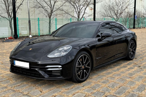 2021 Porsche Panamera с пробегом 10 900 км