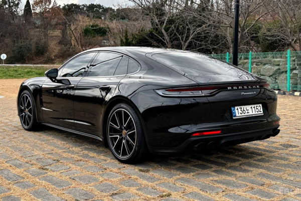2021 Porsche Panamera с пробегом 10 900 км